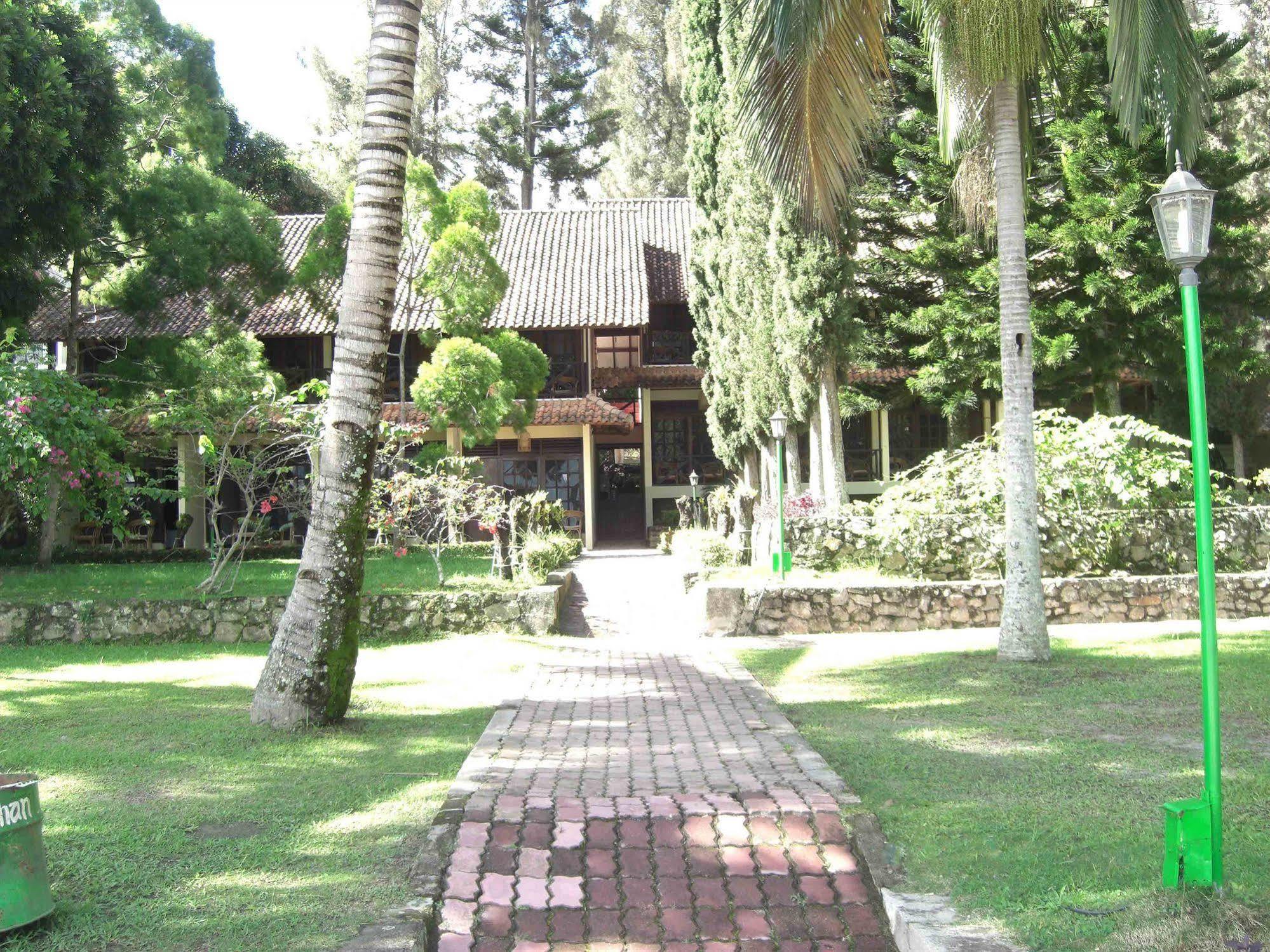 Hotel Pandu Lakeside Tuktuk Luaran gambar