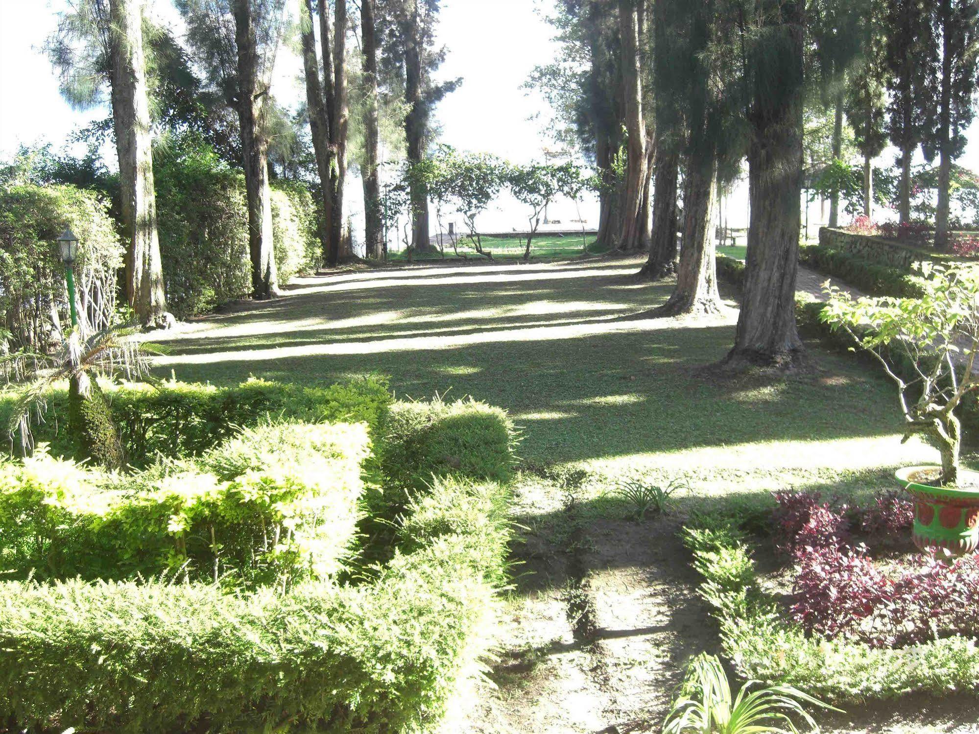 Hotel Pandu Lakeside Tuktuk Luaran gambar